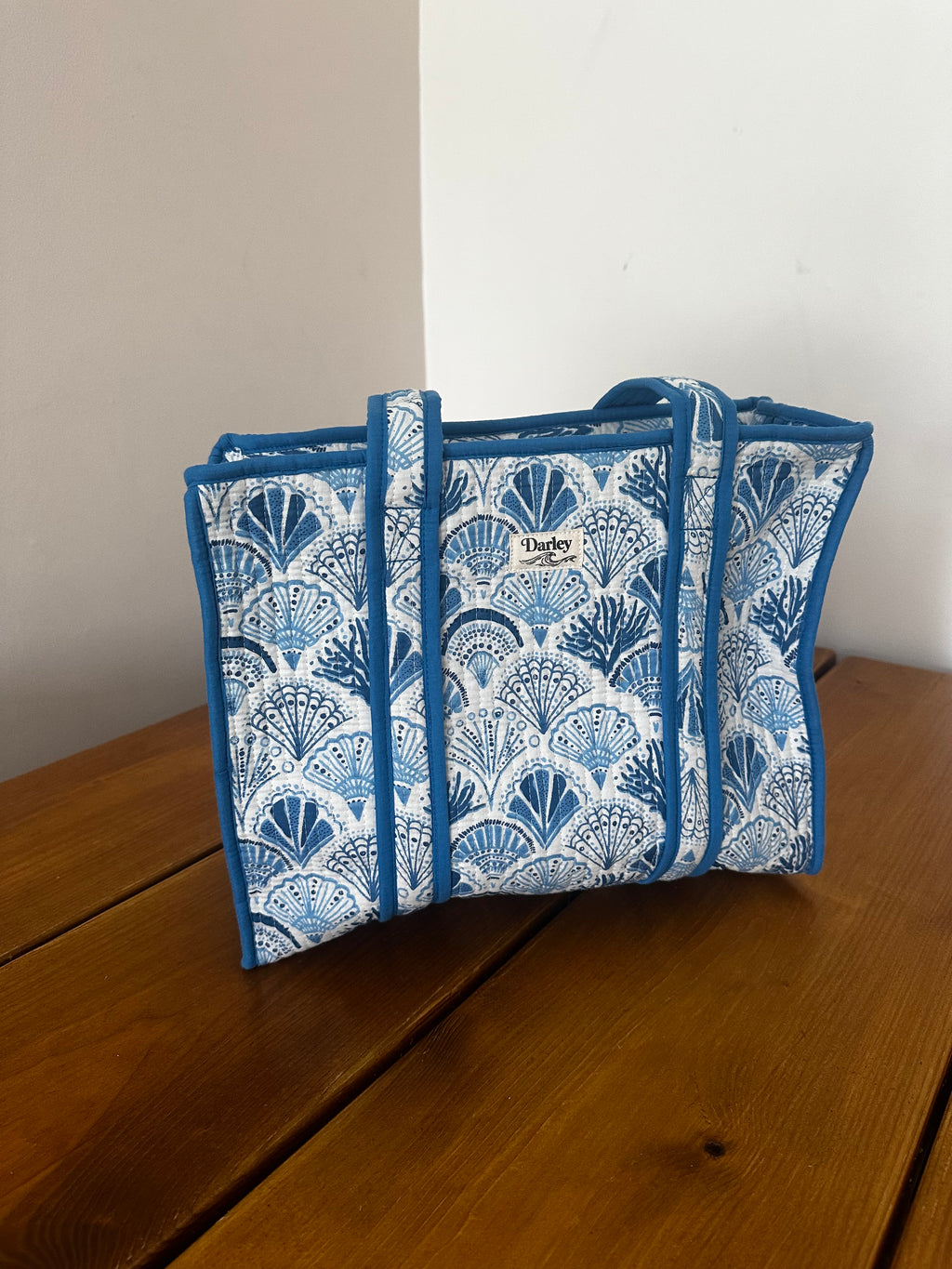 Midi Blue Seashell Zipped Tote Bag
