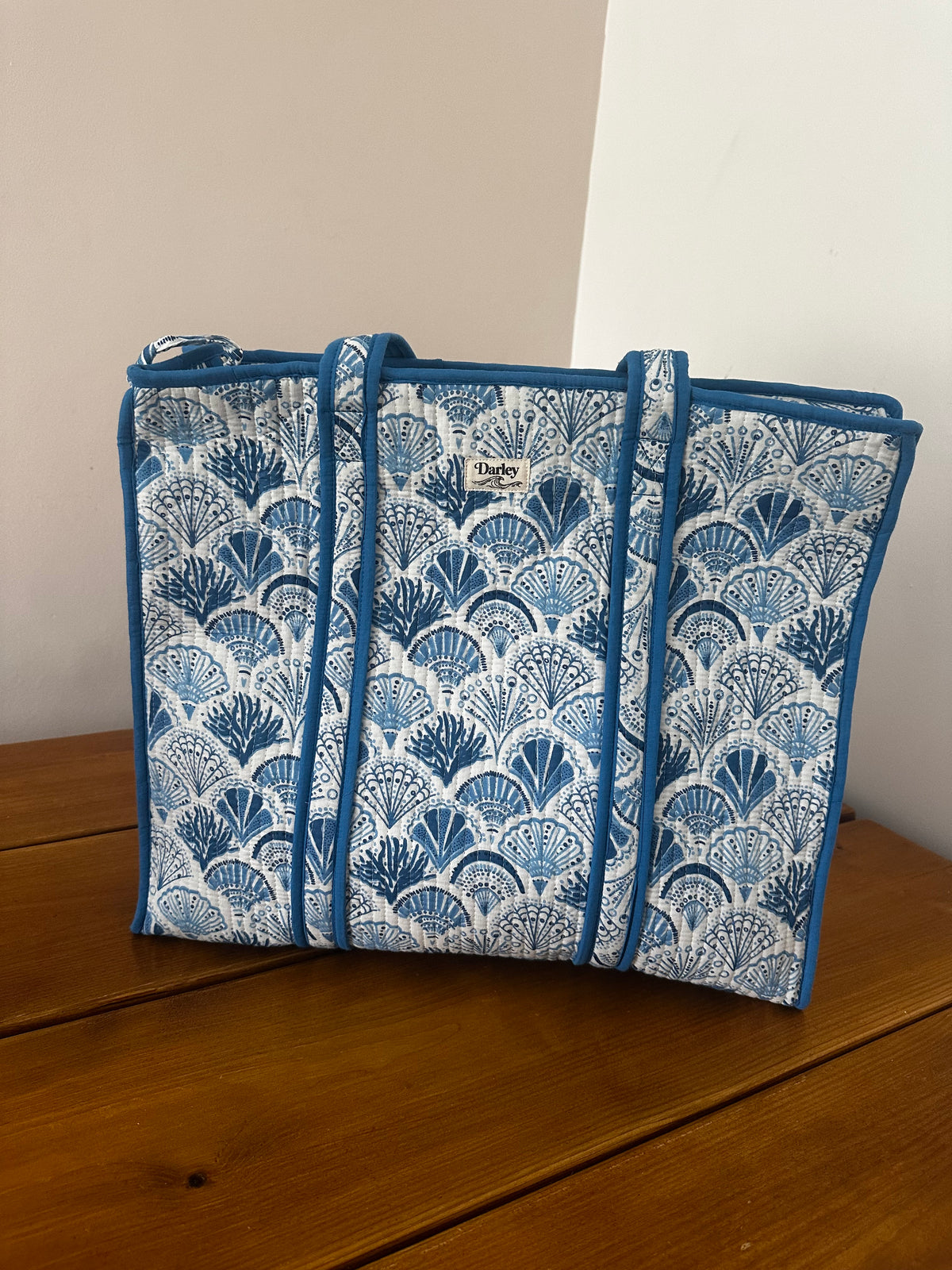 Large Blue Seashell Zipped Tote Bag