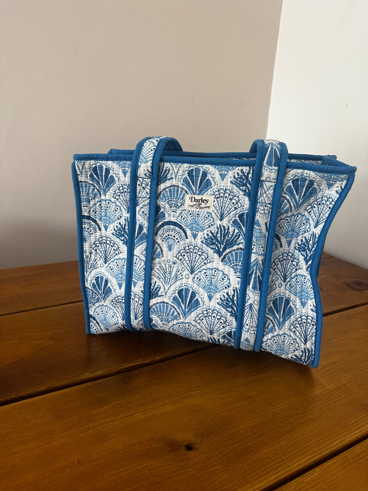 Midi Blue Seashell Zipped Tote Bag