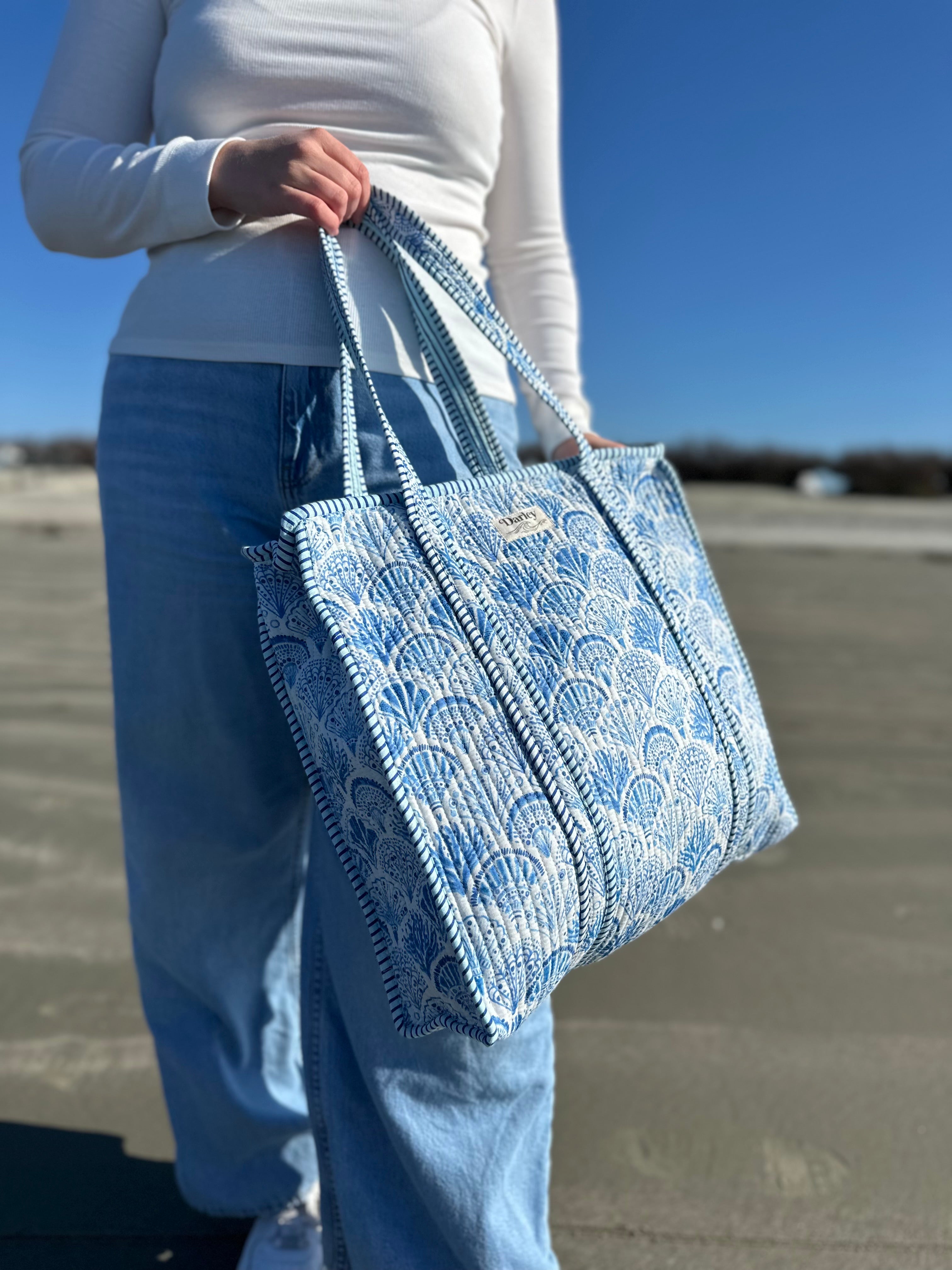 Large Blue Seashell Zipped Tote Bag