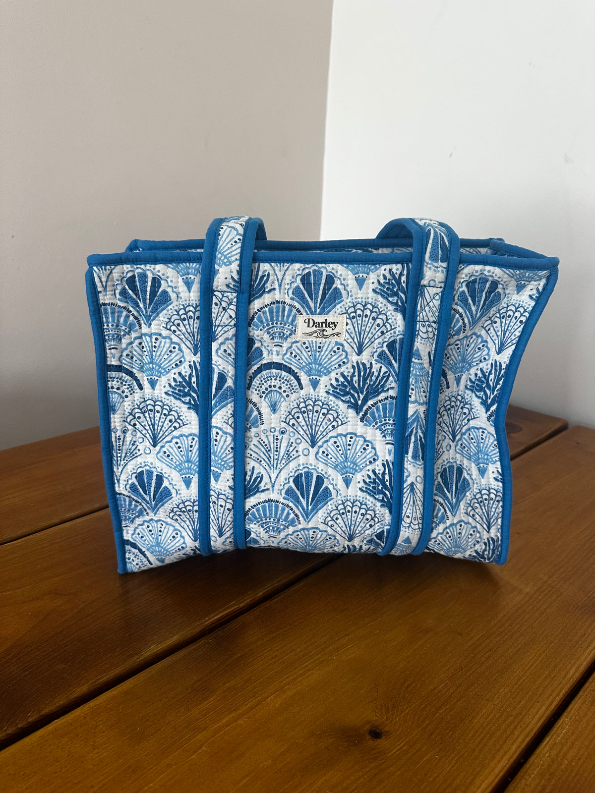 Midi Blue Seashell Zipped Tote Bag