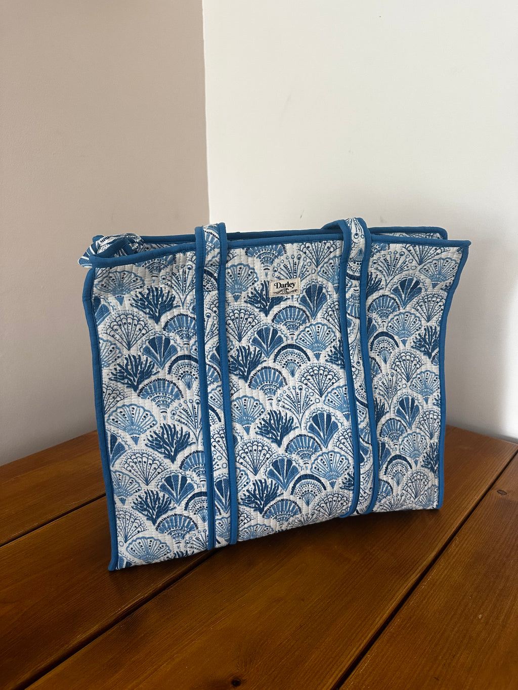 Large Blue Seashell Zipped Tote Bag