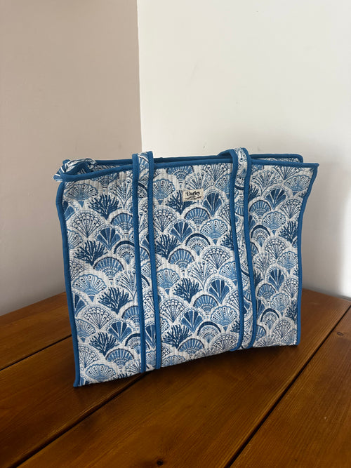Large Blue Seashell Zipped Tote Bag