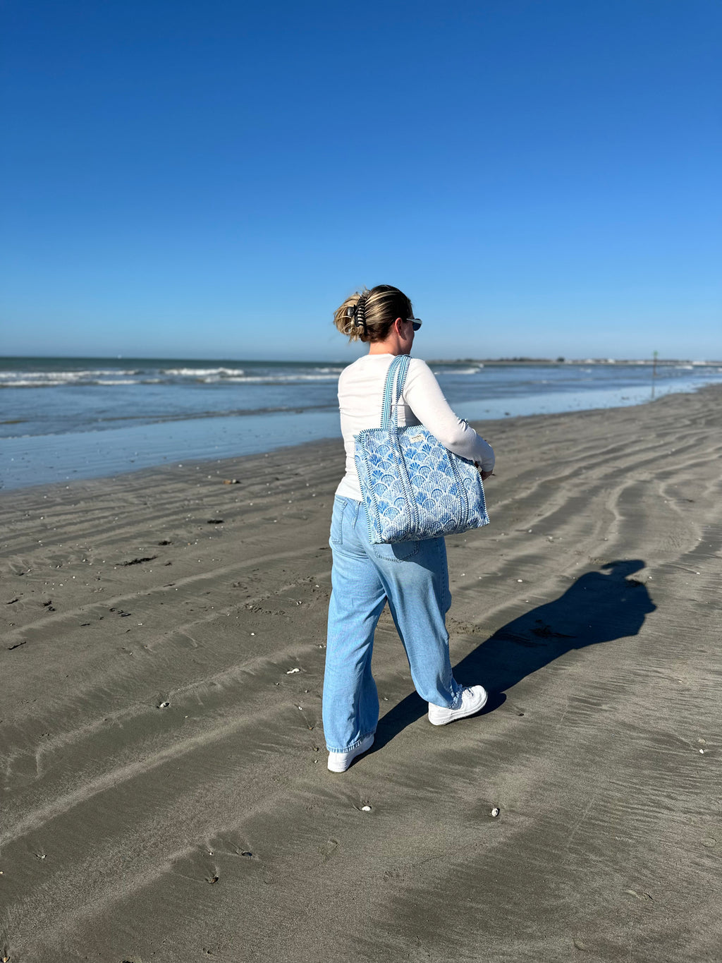 Large Blue Seashell Zipped Tote Bag