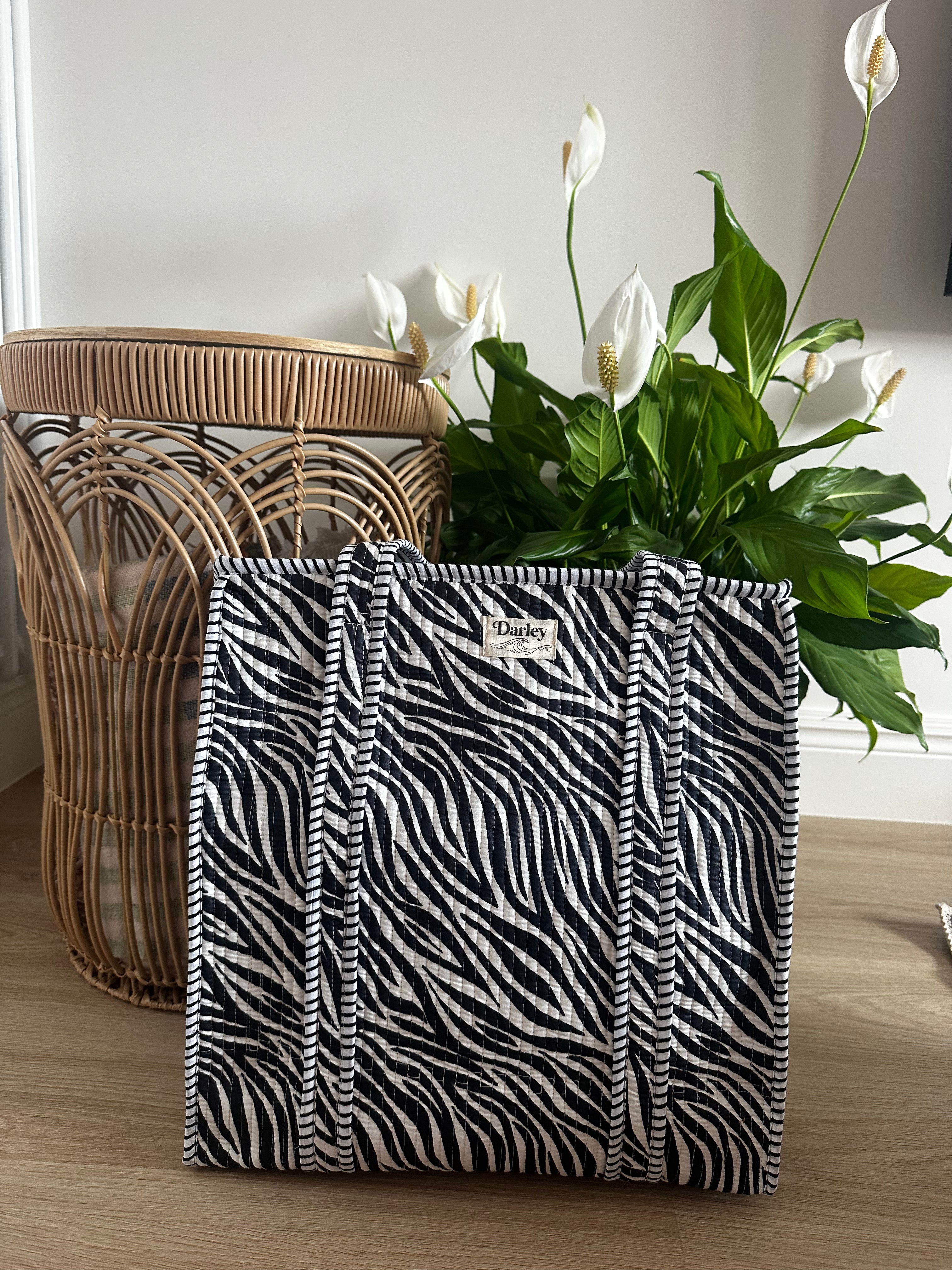 Zebra Print Zipped Tote Bag 🦓