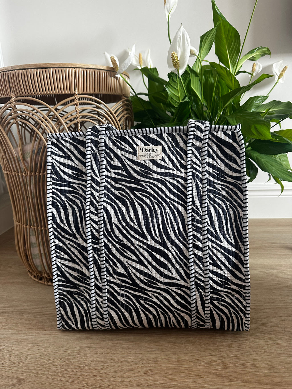 Zebra Print Zipped Tote Bag 🦓