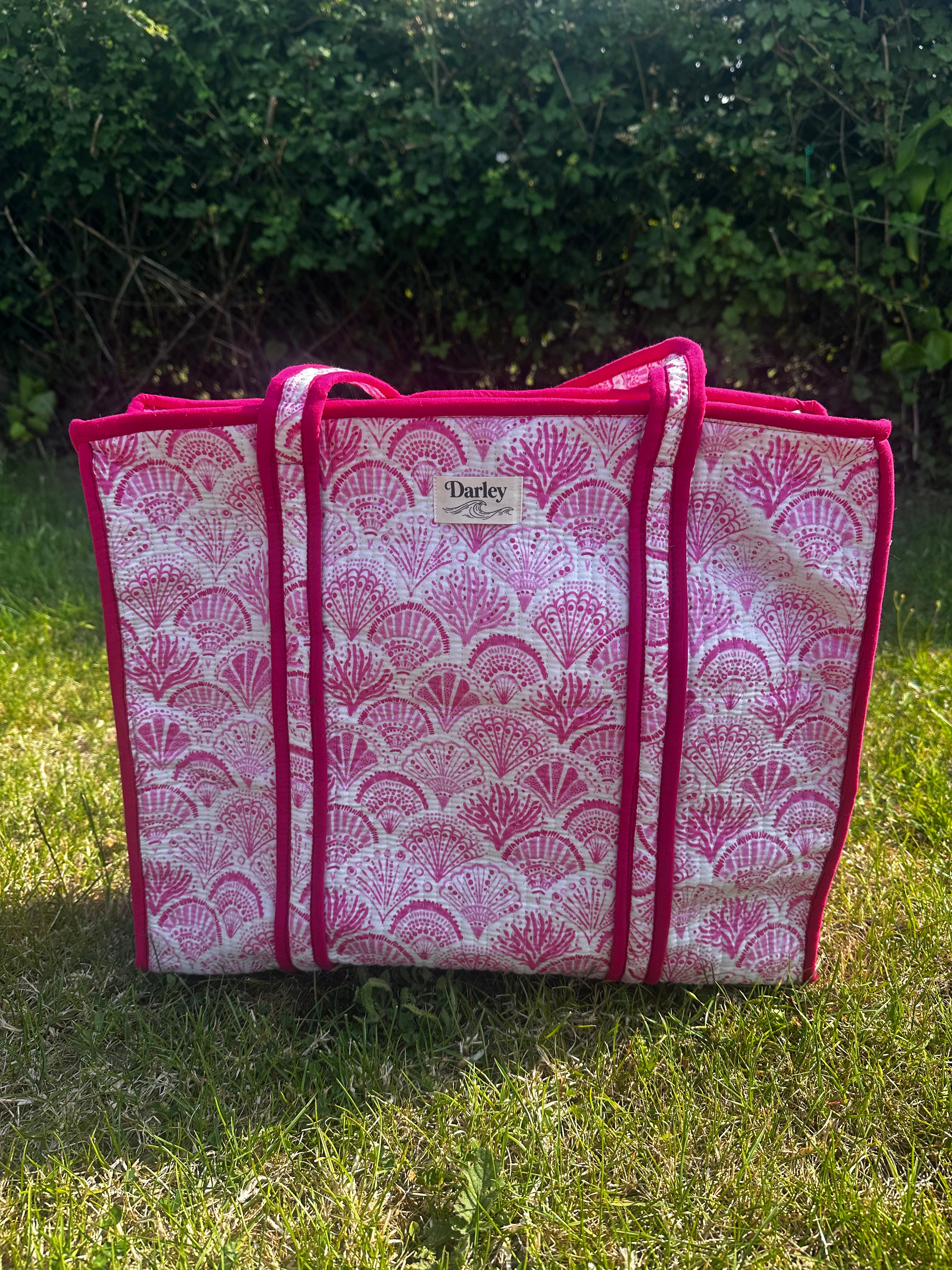 Large Pink Seashell Zipped Tote Bag