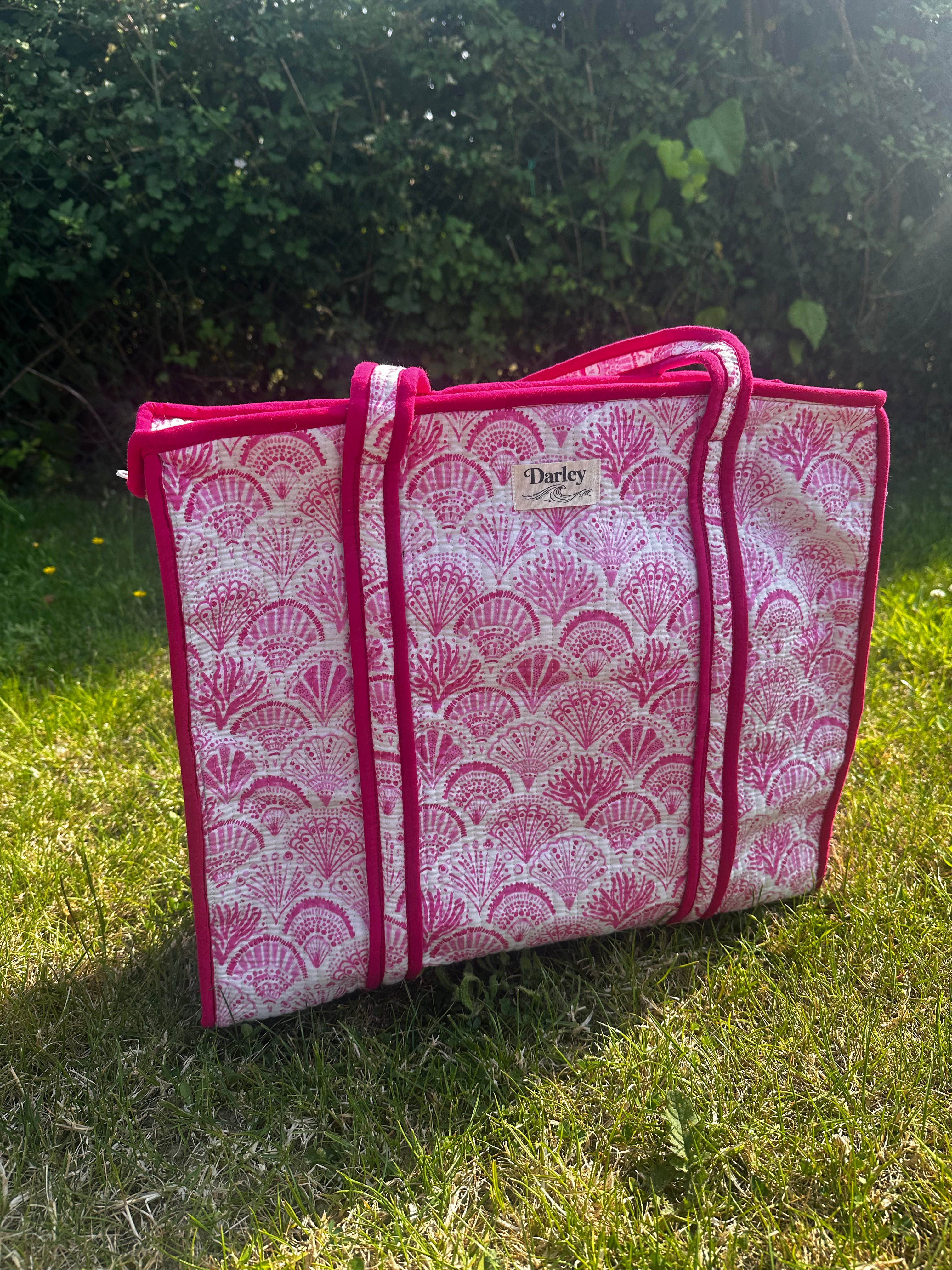 Large Pink Seashell Zipped Tote Bag