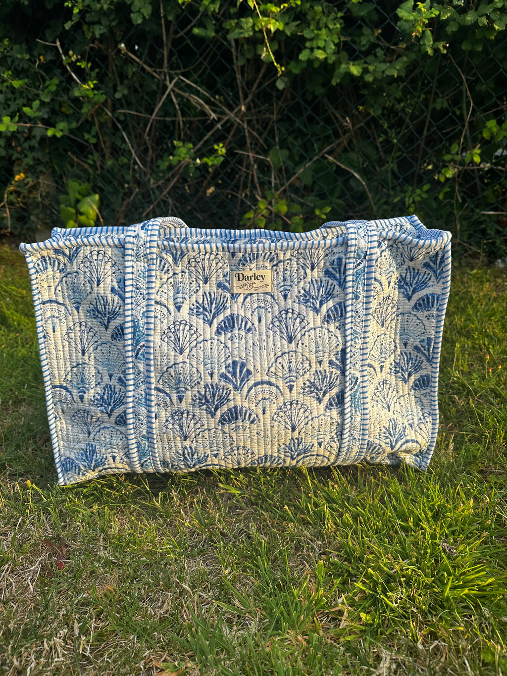 Large Blue Seashell Zipped Tote Bag