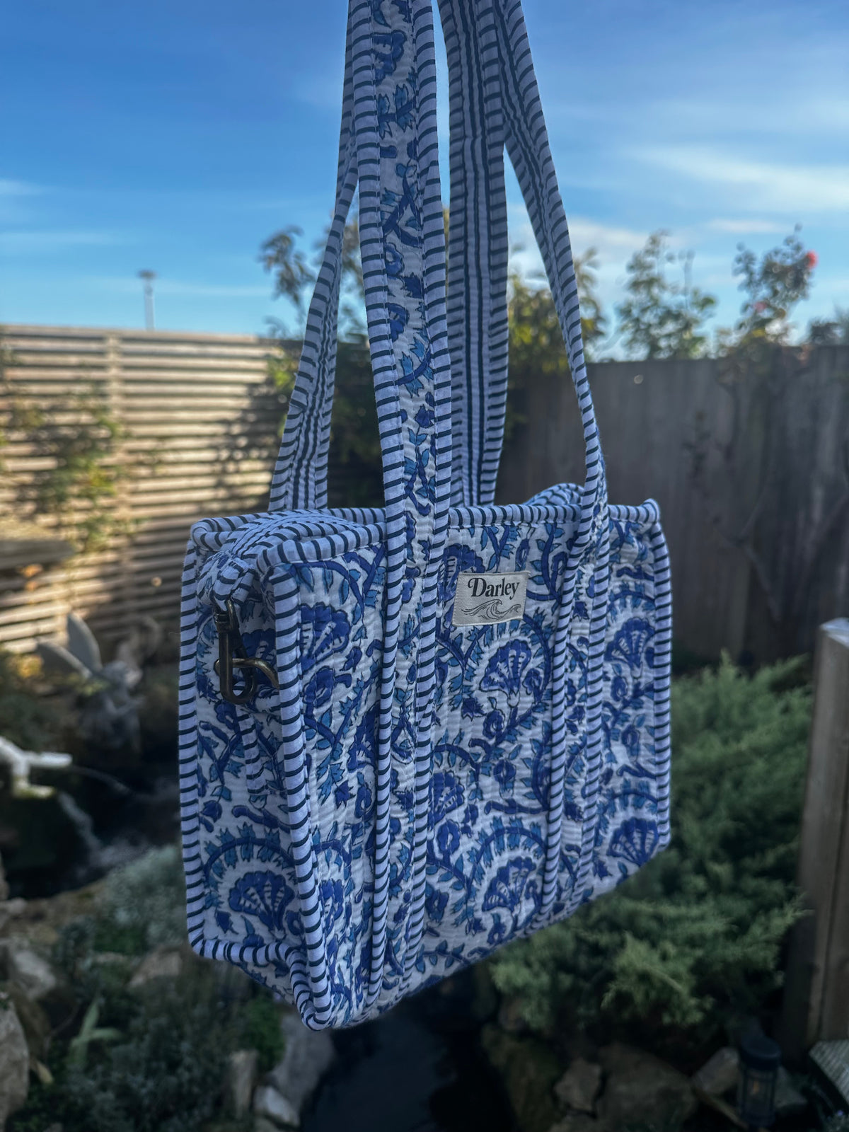 White with blue floral mini zipped tote bag