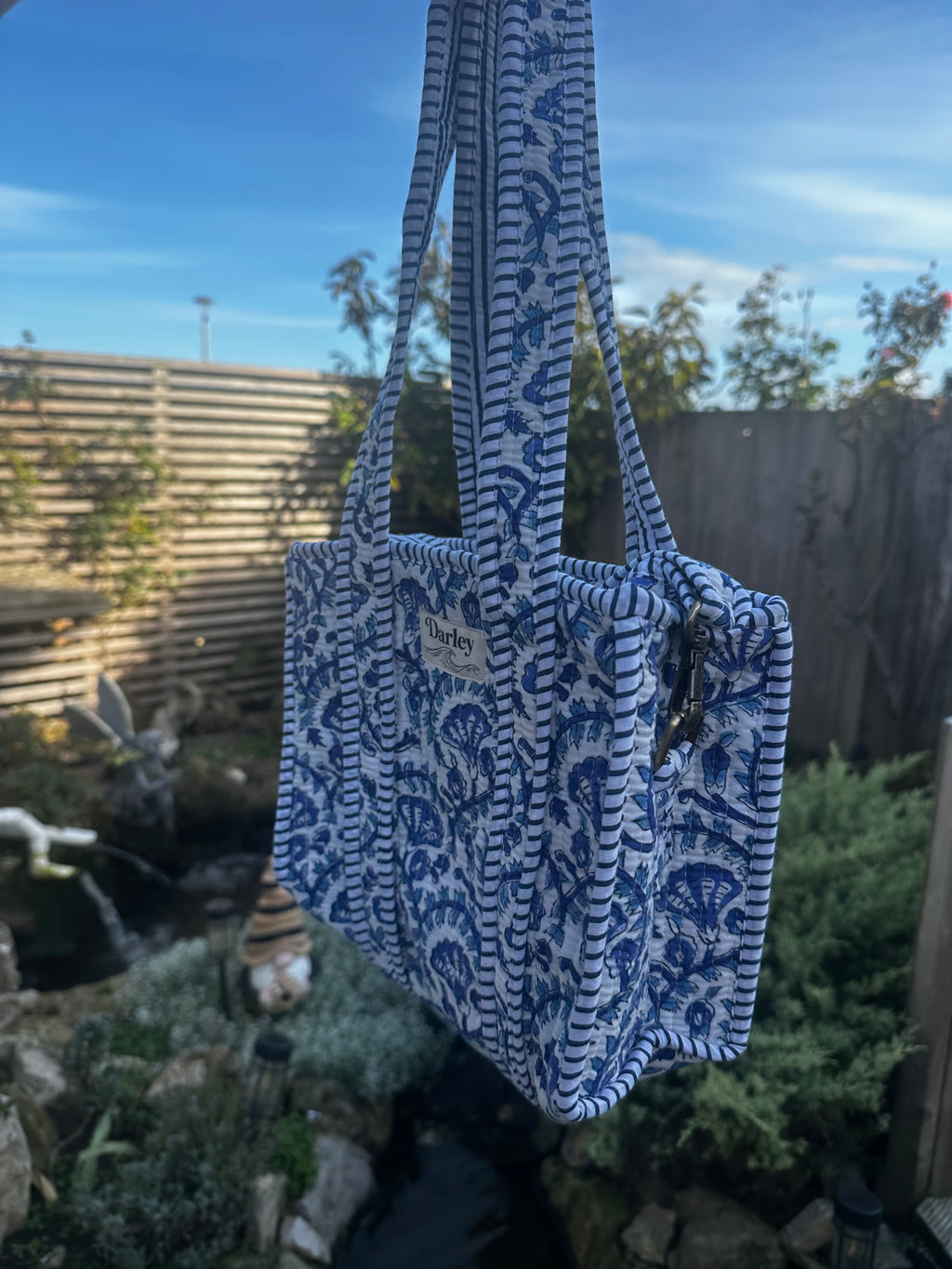 White with blue floral mini zipped tote bag