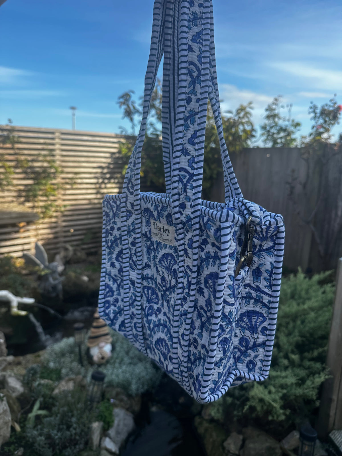 White with blue floral mini zipped tote bag