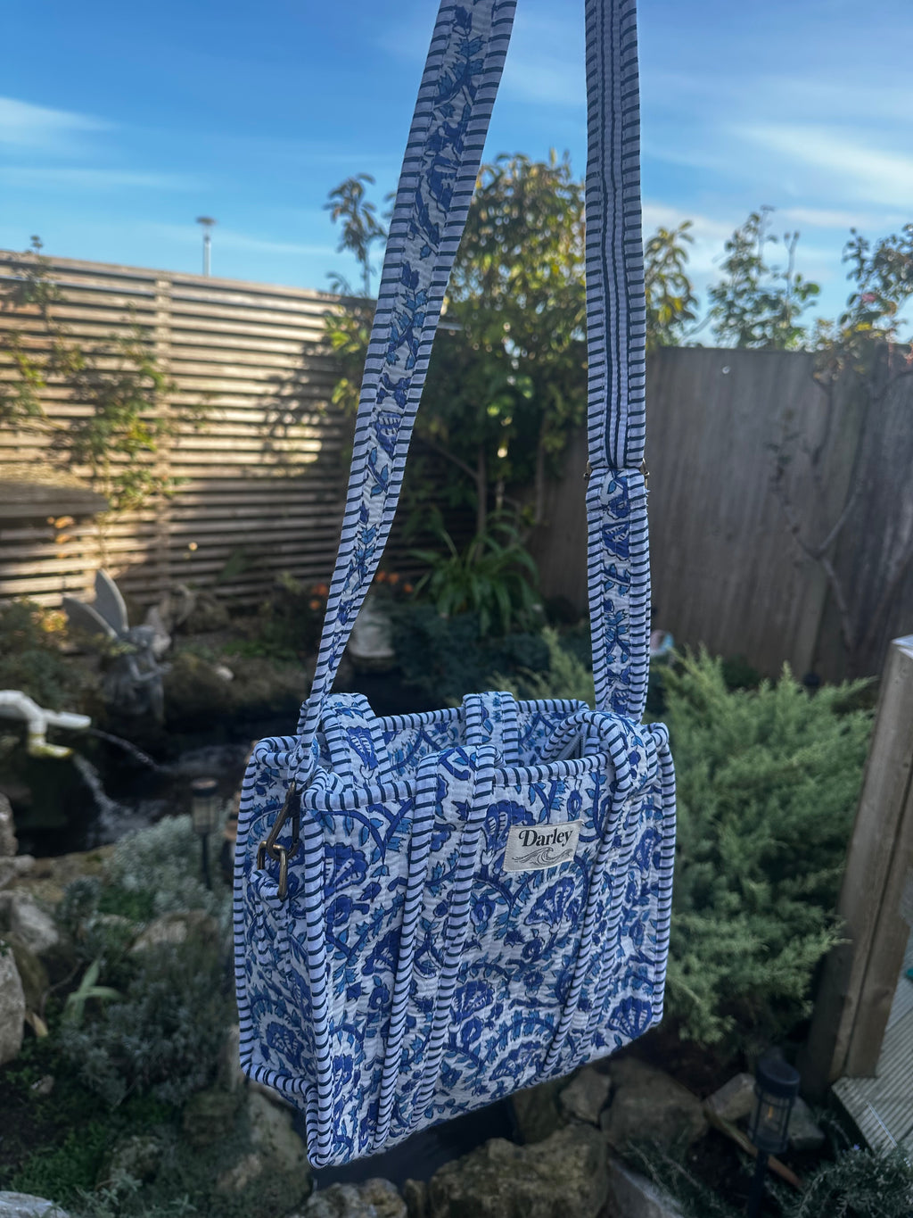 White with blue floral mini zipped tote bag
