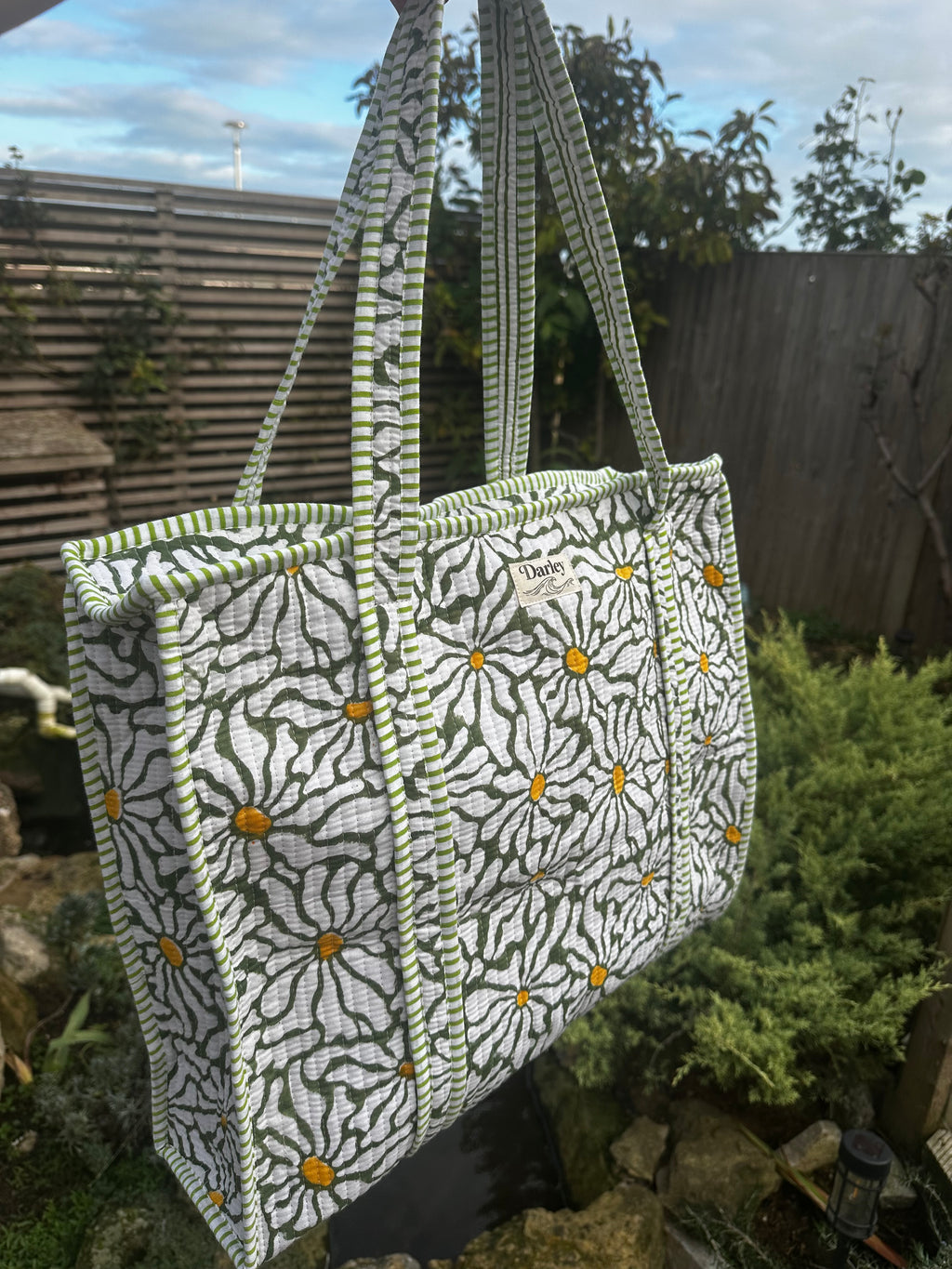 Large Green with White Daisies Zipped Tote Bag