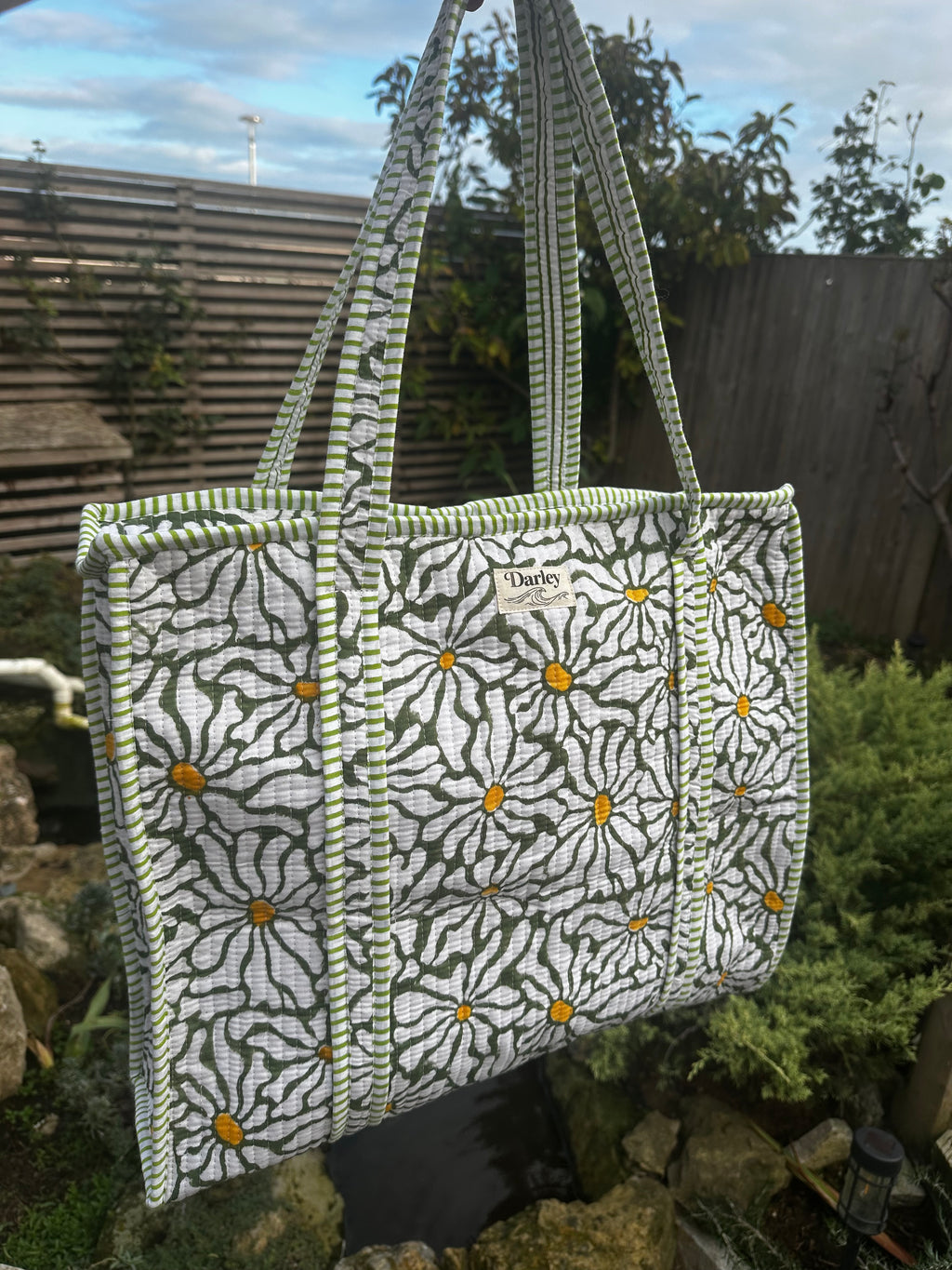 Large Green with White Daisies Zipped Tote Bag