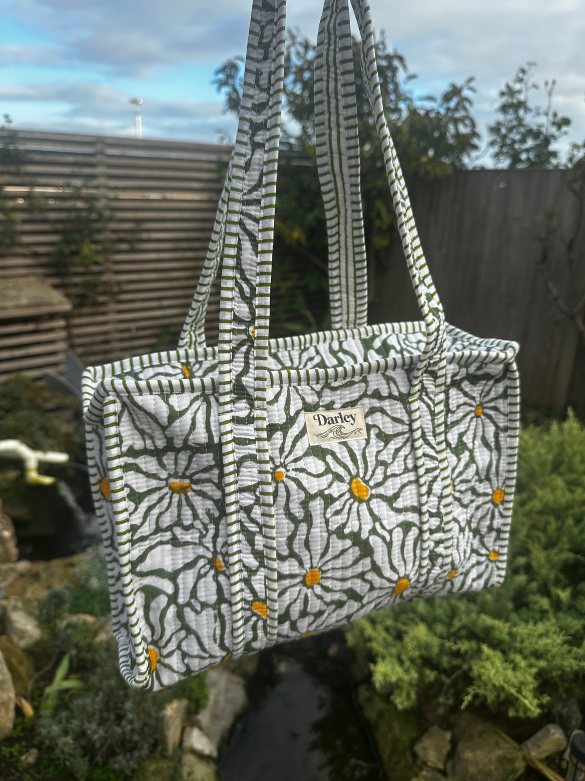 Midi Green with White Daisies Zipped Tote Bag
