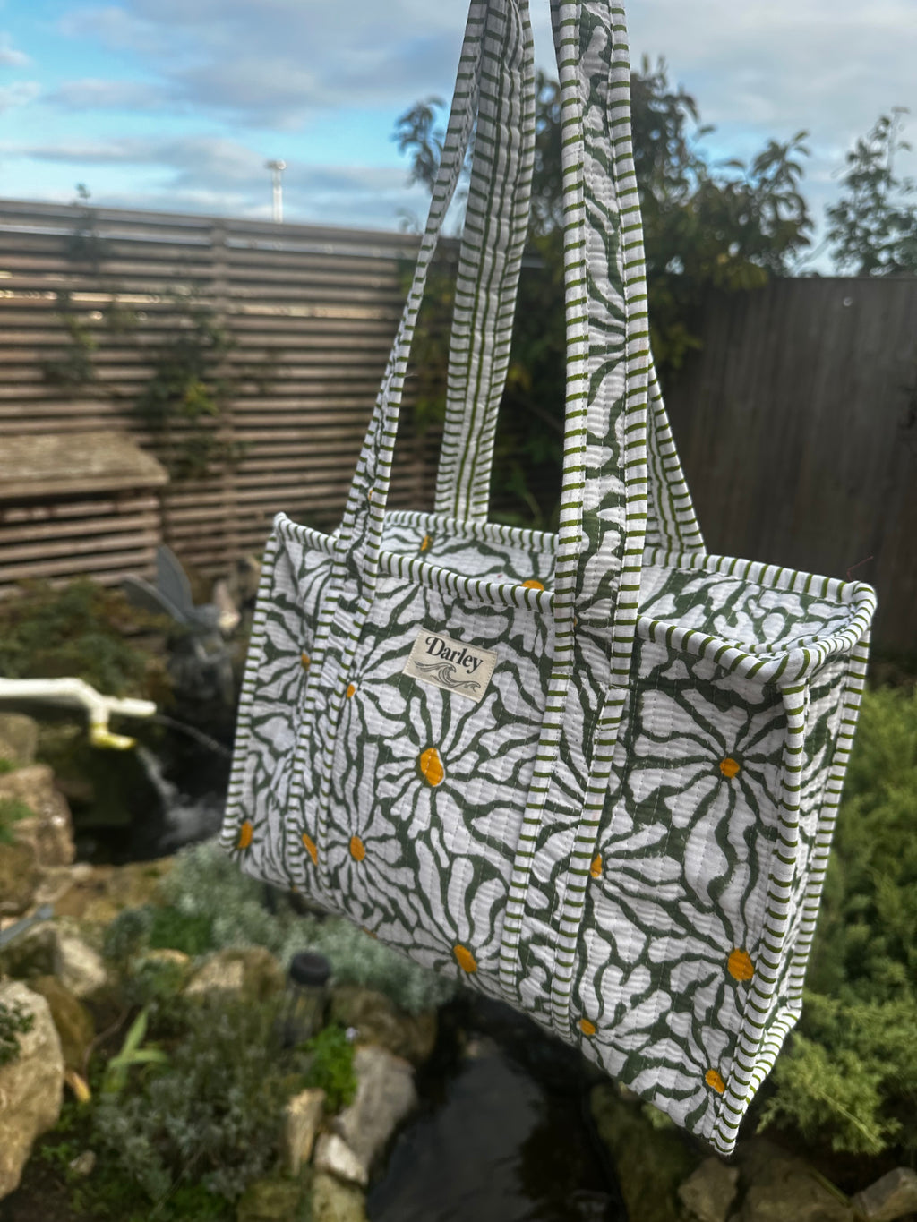 Midi Green with White Daisies Zipped Tote Bag