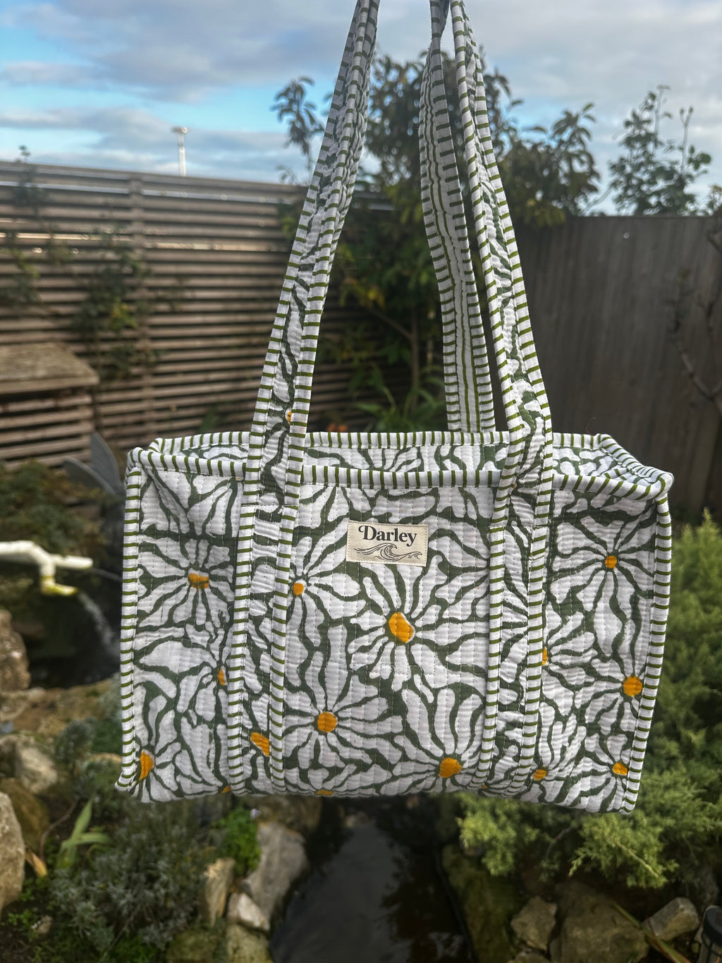 Midi Green with White Daisies Zipped Tote Bag